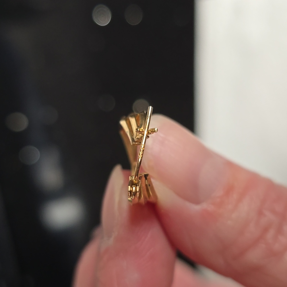 FIRM. HOST PICK. Like New. Vintage. Elegant 14k Gold Triple Hoop Earrings - Picture 8 of 8